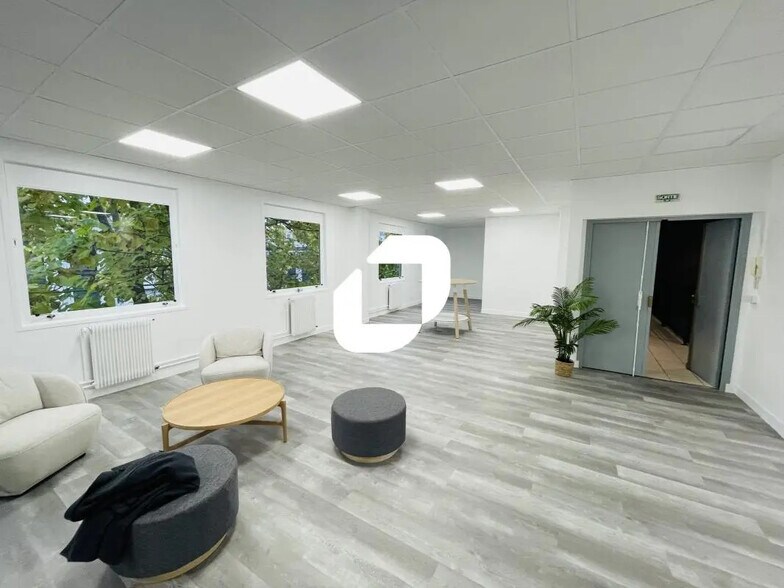 Bureau dans Lognes à louer - Photo de l’immeuble – Image 1 sur 7