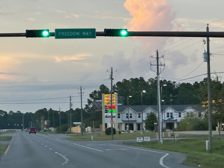 Freedom Way, Fort Walton Beach, FL à louer - Photo principale – Image 1 sur 13