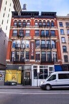 221 Bowery, New York, NY à louer Photo de l’immeuble– Image 1 sur 6