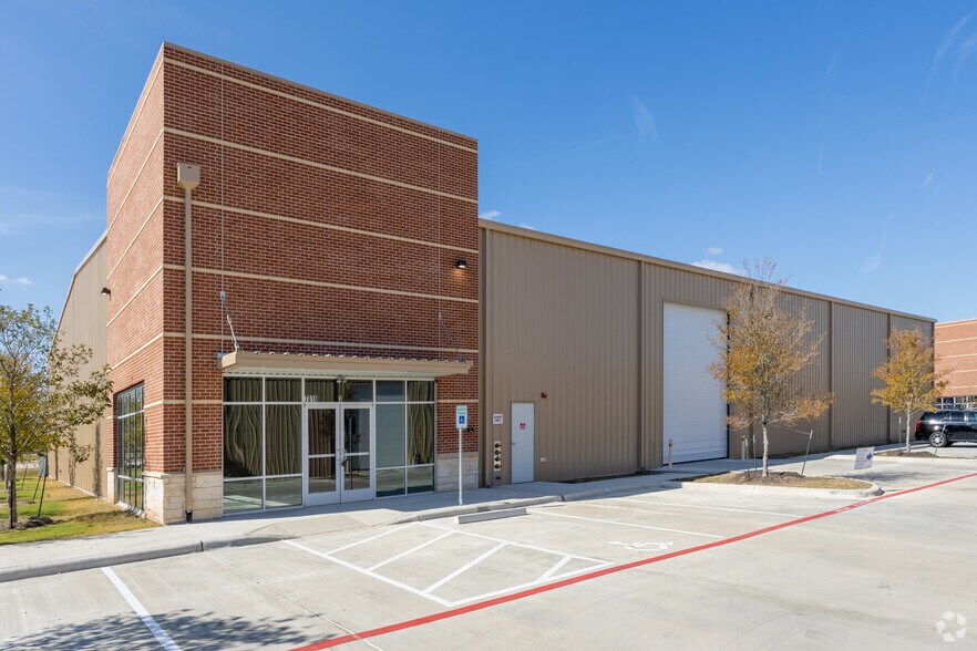 7019 Burleson Rd, Austin, TX à louer - Photo de l’immeuble – Image 2 sur 4