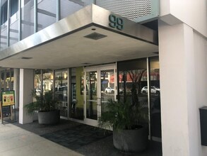 99 S Lake Ave, Pasadena, CA à louer Photo de l’immeuble– Image 2 sur 9