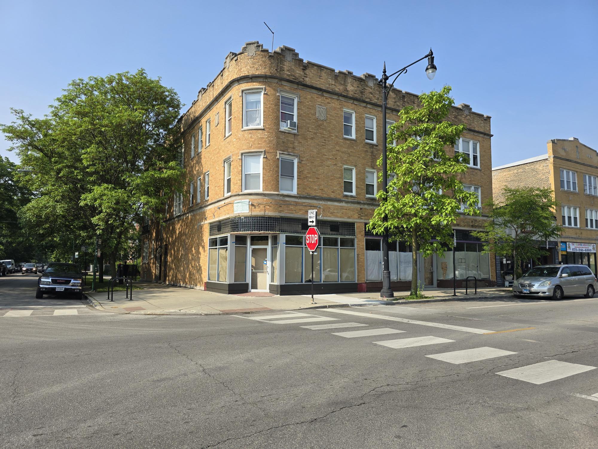 3301-3305 W Bryn Mawr Ave, Chicago, IL à louer Photo de l’immeuble– Image 1 sur 8