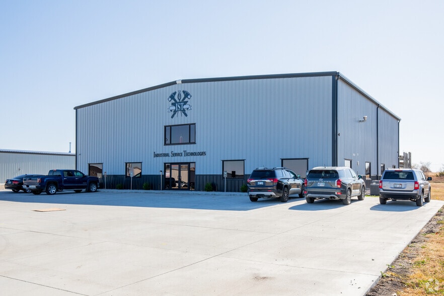 1650 Commerce Dr, Tonganoxie, KS à vendre - Photo principale – Image 1 sur 14
