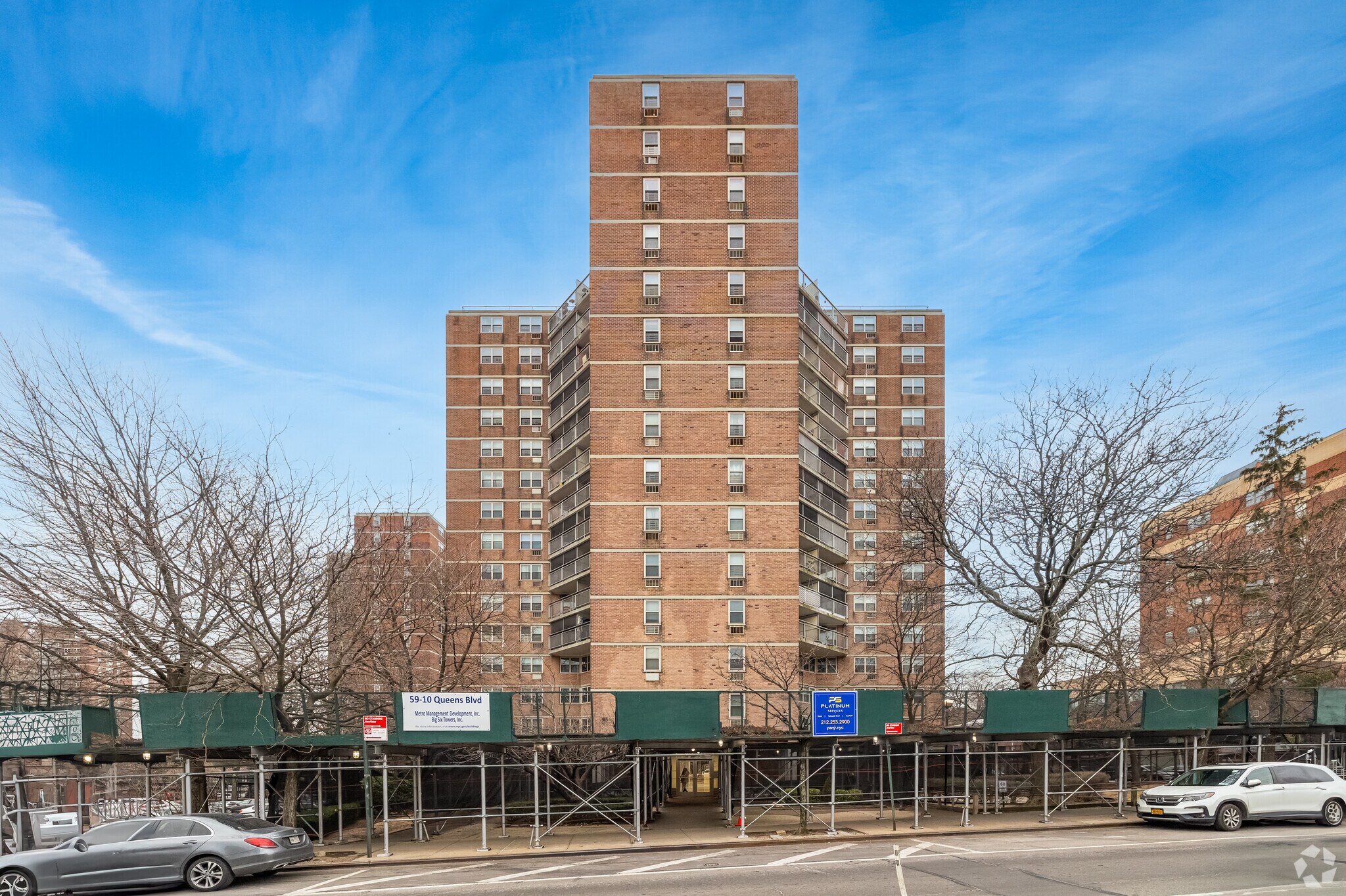 5940 Queens Blvd, Woodside, NY à louer Photo de l’immeuble– Image 1 sur 27
