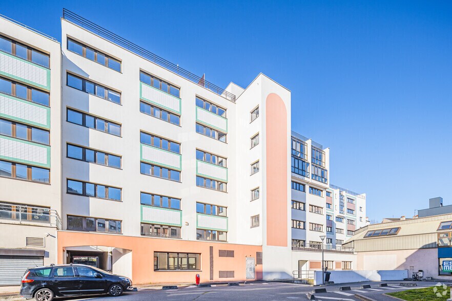 5-13 Rue Maurice Grandcoing, Ivry-sur-Seine à louer - Photo de l’immeuble – Image 2 sur 4