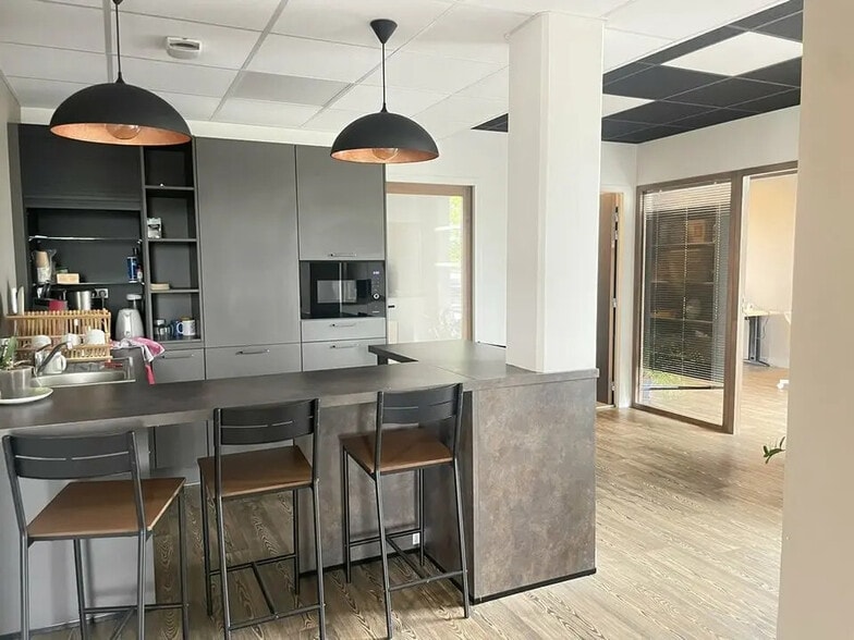 Bureau dans Bretteville-sur-Odon à louer - Photo de l’immeuble – Image 2 sur 13
