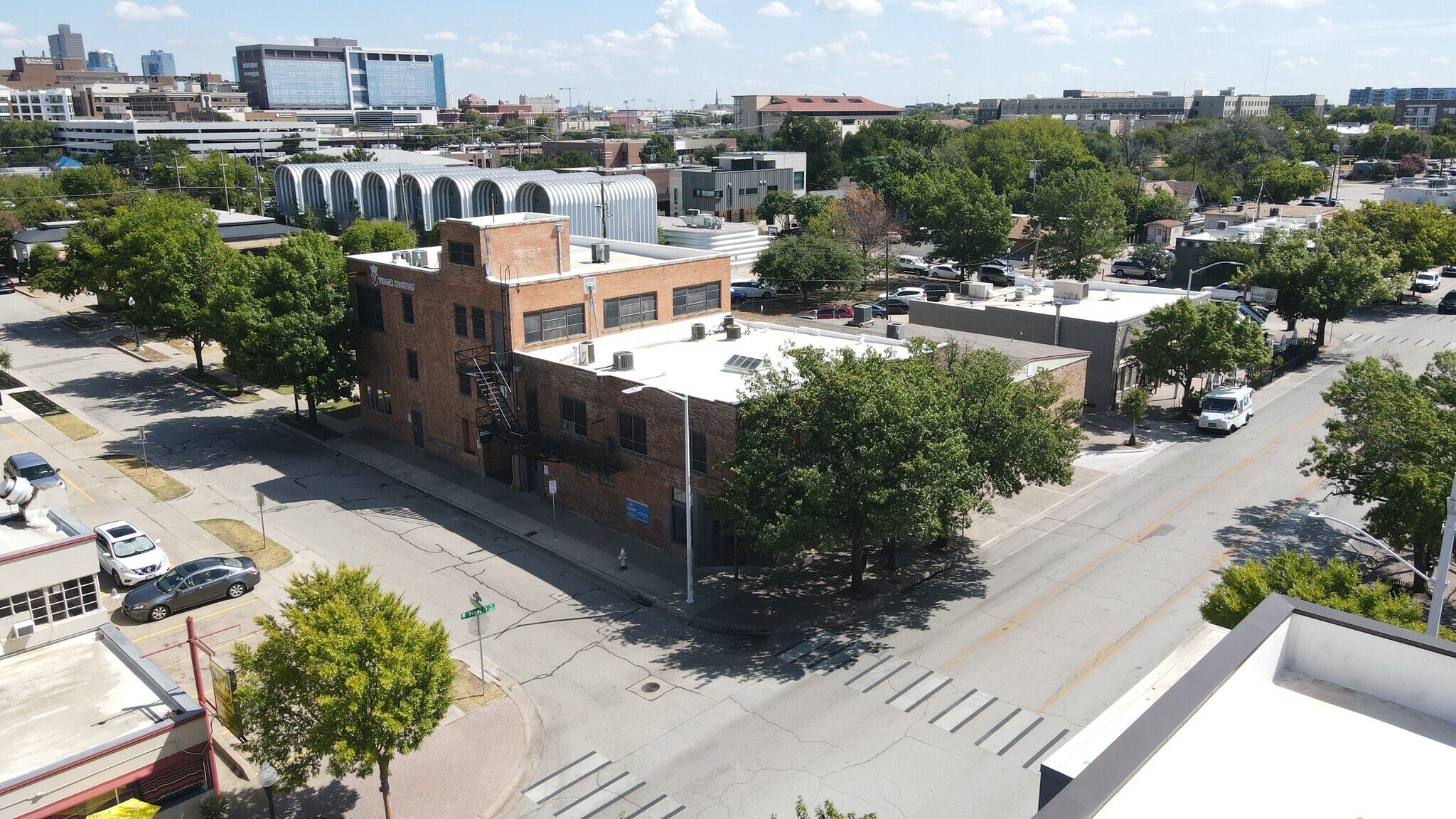 1412 W Magnolia Ave, Fort Worth, TX à louer Photo de l’immeuble– Image 1 sur 10