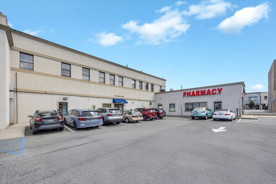 178 Sunrise Hwy, Rockville Centre, NY à louer - Photo de l’immeuble – Image 2 sur 77