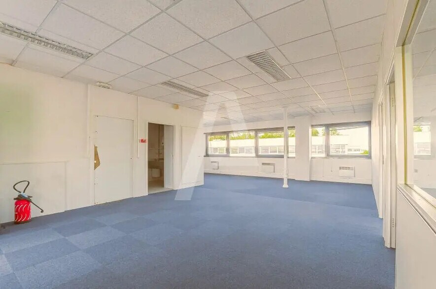 Bureau dans Saclay à louer - Photo de l’immeuble – Image 2 sur 5