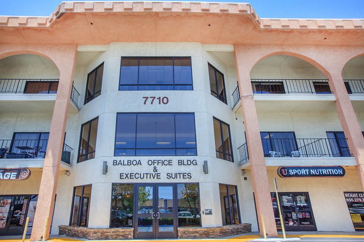 7710 Balboa Ave, San Diego, CA à louer Photo de l’immeuble– Image 1 sur 4