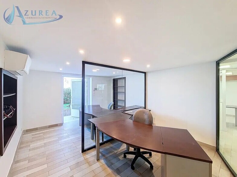 Bureau dans Cagnes-sur-Mer à louer - Photo de l’immeuble – Image 2 sur 6