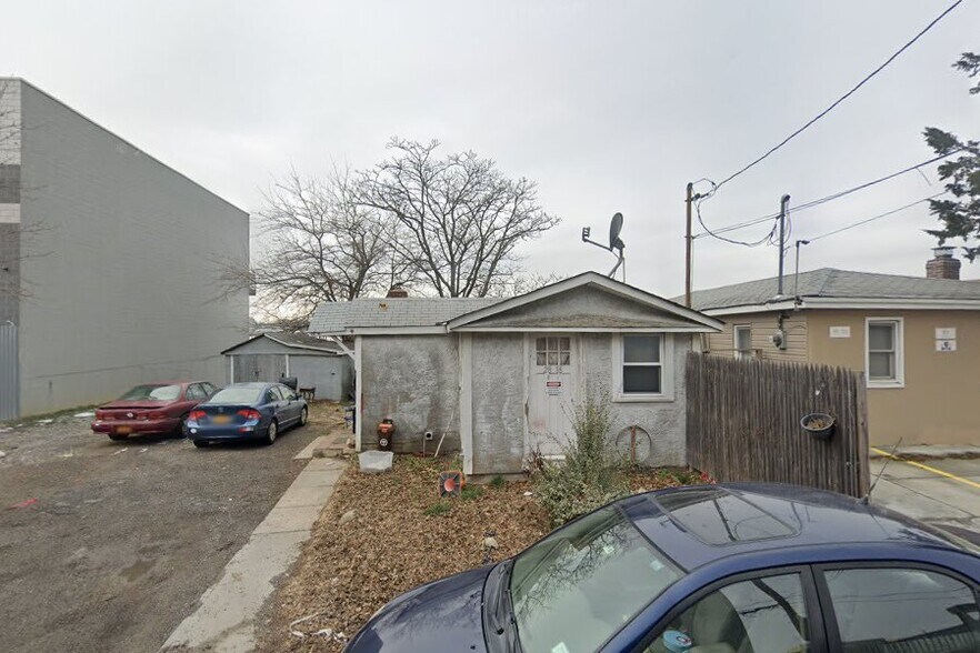 2816 119th St, Flushing, NY à vendre - Photo de l’immeuble – Image 1 sur 2