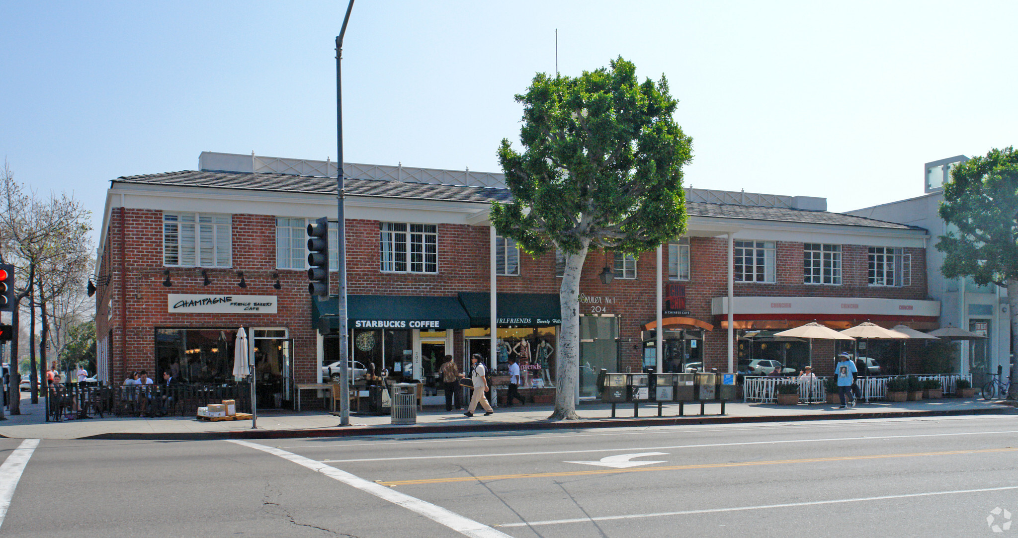 200-204 S Beverly Dr, Beverly Hills, CA à louer Photo de l’immeuble– Image 1 sur 2