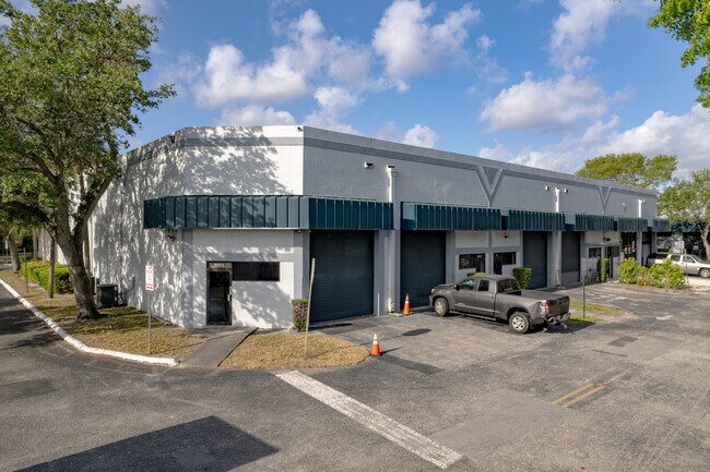 Plus de détails pour 6741 W Sunrise Blvd, Plantation, FL - Industriel/Logistique à louer