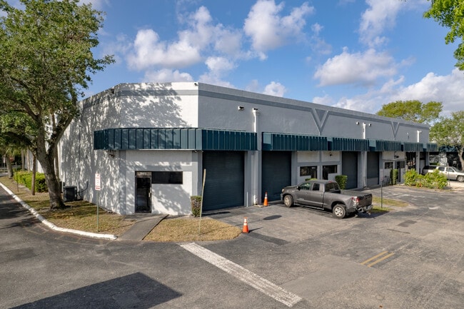 Plus de détails pour 6741 W Sunrise Blvd, Plantation, FL - Local d'activités, Industriel/Logistique à louer