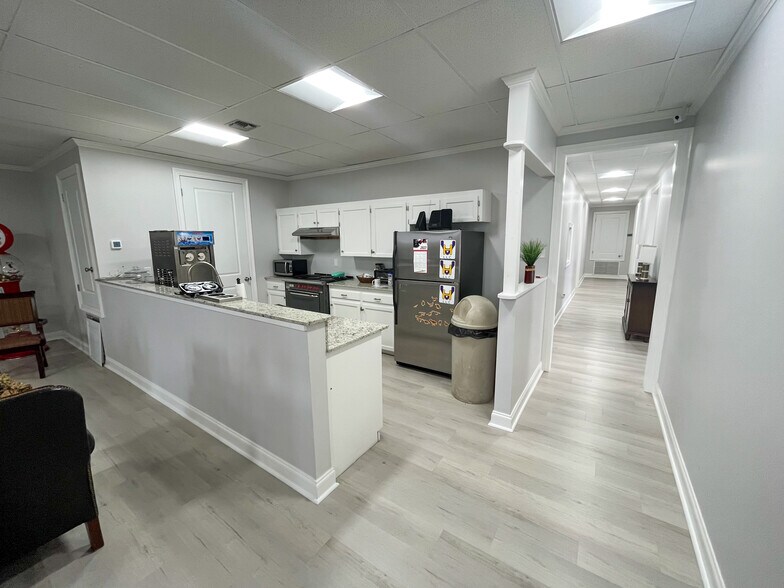 3019 W Admiral Doyle Dr, New Iberia, LA à louer - Photo de l’immeuble – Image 2 sur 13