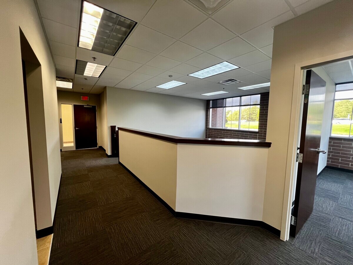 4020 E Beltline Ave NE, Grand Rapids, MI 49525 - Lot 101 - - Photo intérieure - Image 2 of 6
