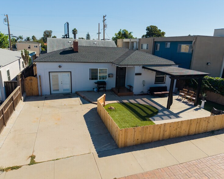 1951 Hornblend St, San Diego, CA à vendre - Photo principale – Image 1 sur 27