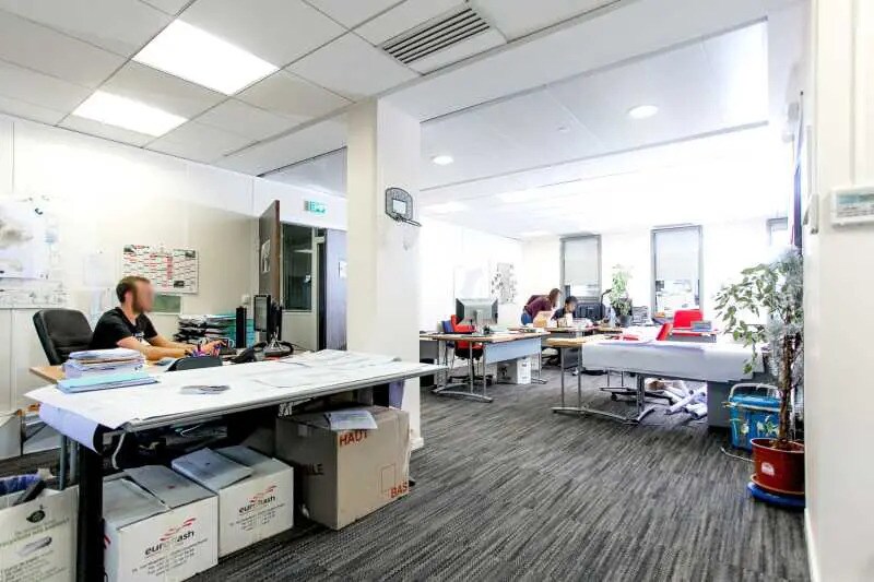 Bureau dans Rueil-Malmaison à louer - Photo de l’immeuble – Image 2 sur 5
