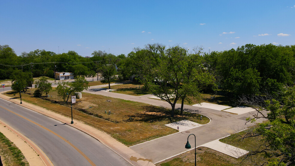 519 Roosevelt Ave, San Antonio, TX à vendre - Aérien – Image 1 sur 18