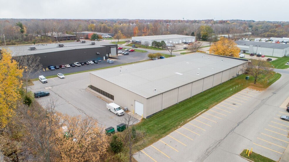 4324 Airlane Dr SE, Kentwood, MI à louer - Photo de l’immeuble – Image 2 sur 17