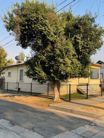 1608 E St, Bakersfield, CA à louer - Photo de l’immeuble – Image 2 sur 14