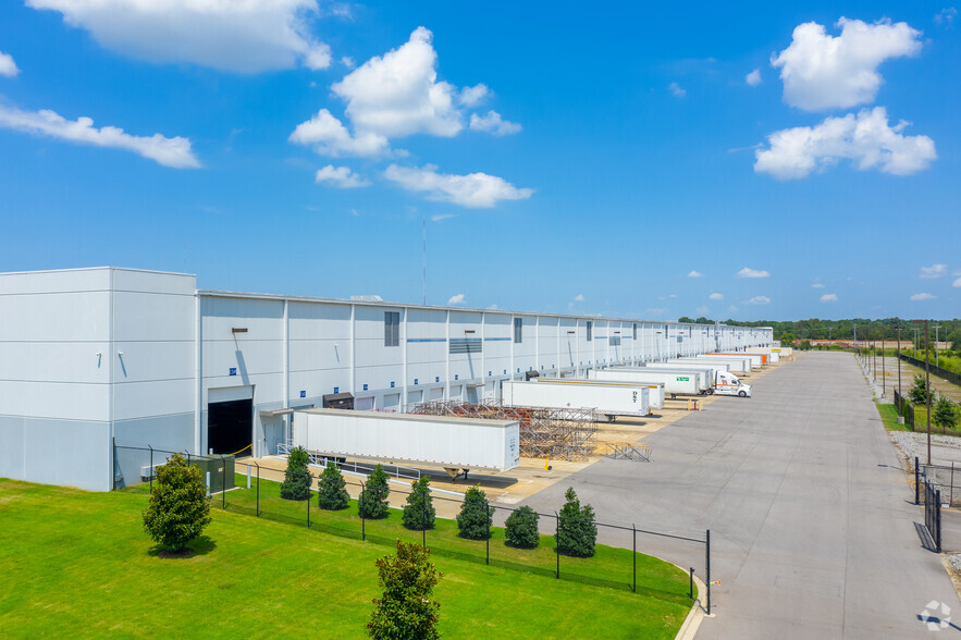 100 Logistics Dr, Lebanon, TN à louer - Photo de l’immeuble – Image 3 sur 6