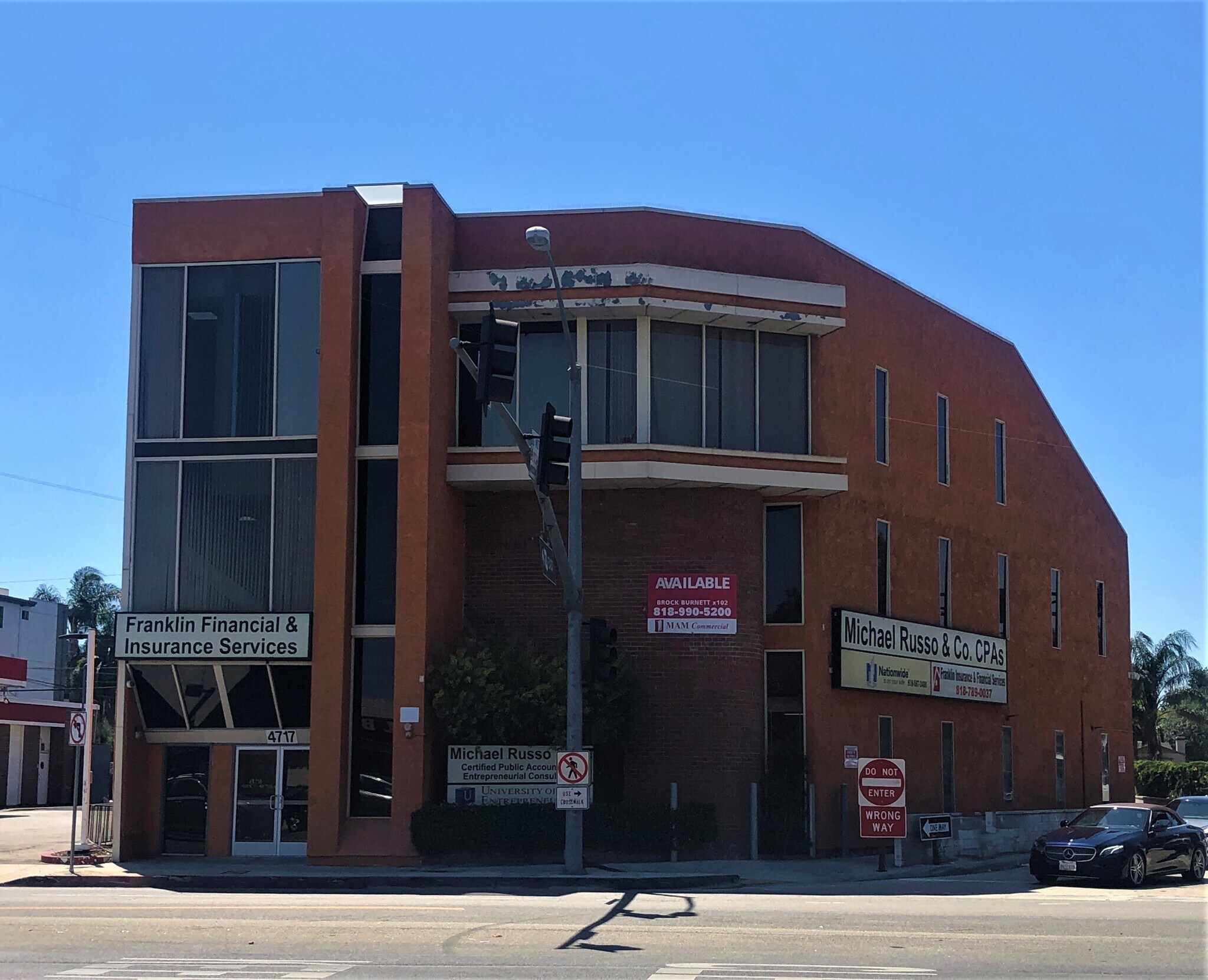 4717 Van Nuys Blvd, Sherman Oaks, CA à louer Photo principale– Image 1 sur 5