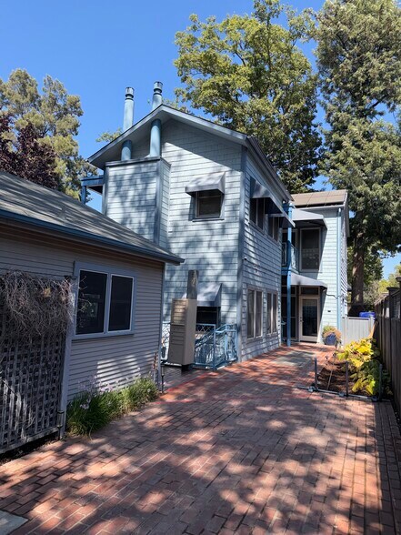 430 D St, Davis, CA à louer - Photo de l’immeuble – Image 2 sur 11
