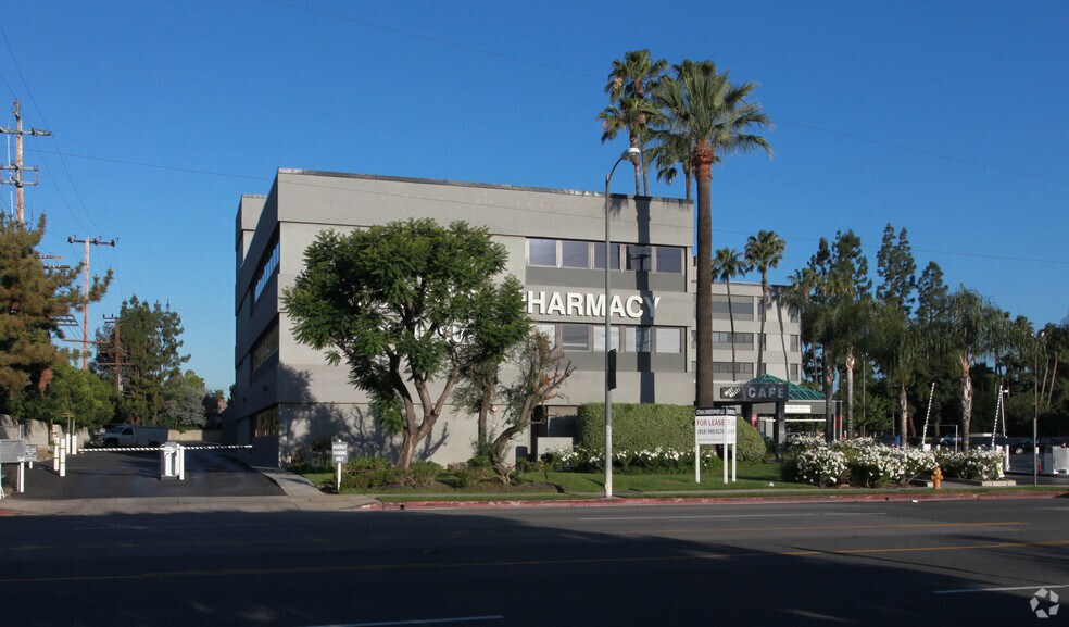 5353-5363 Balboa Blvd, Encino, CA à louer - Photo de l’immeuble – Image 2 sur 9