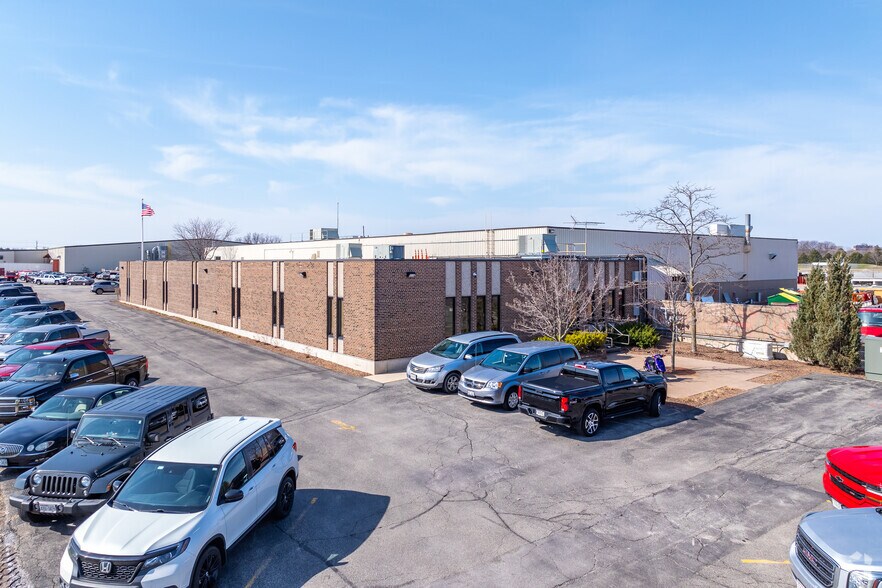 2323 N Roemer Rd, Appleton, WI à louer - Photo de l’immeuble – Image 3 sur 3