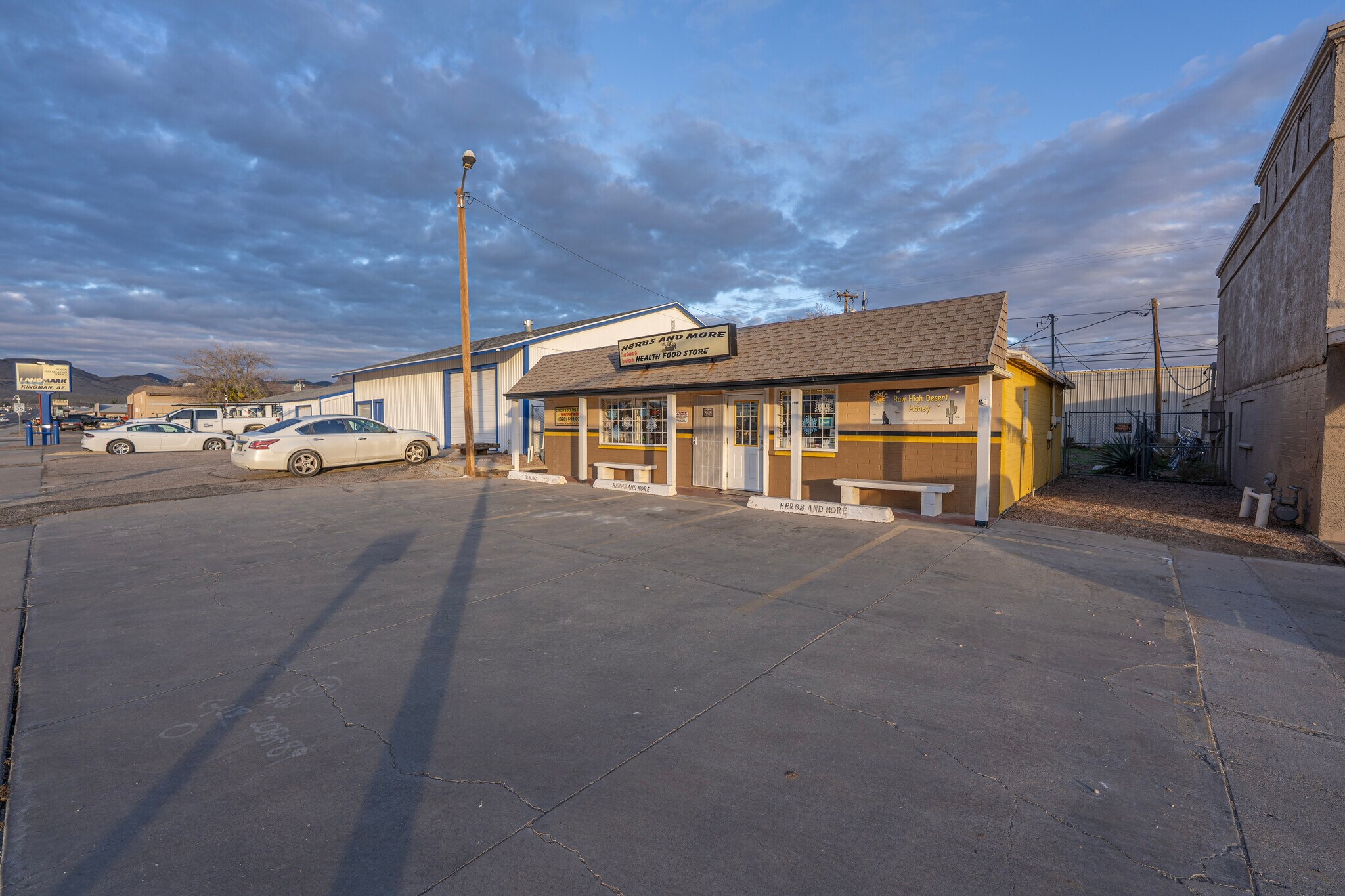 2565 E Northern Ave, Kingman, AZ à vendre Photo principale– Image 1 sur 11