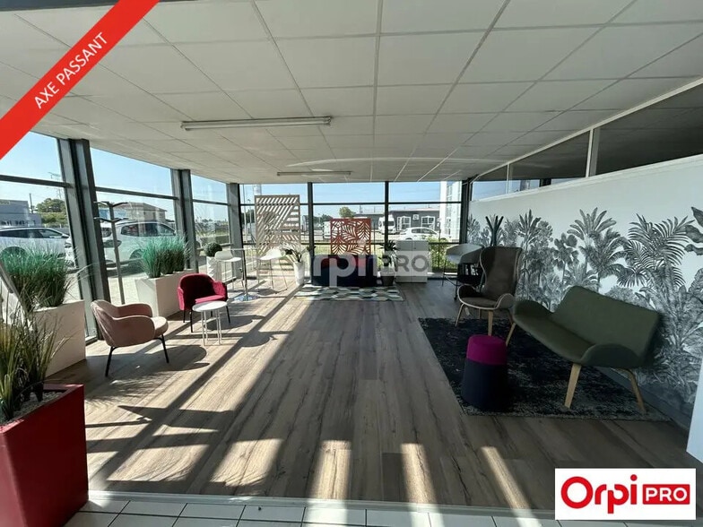 Local d’activités dans Saint-Marcel-lès-Valence à louer - Hall d’entrée – Image 2 sur 8