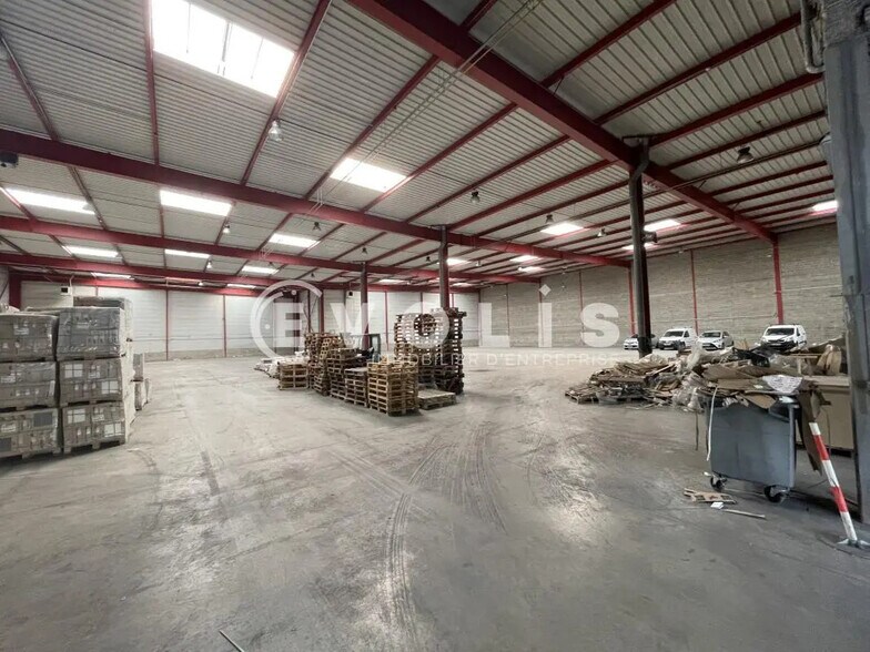 Industriel/Logistique dans Combs-la-Ville à louer - Photo de l’immeuble – Image 3 sur 5