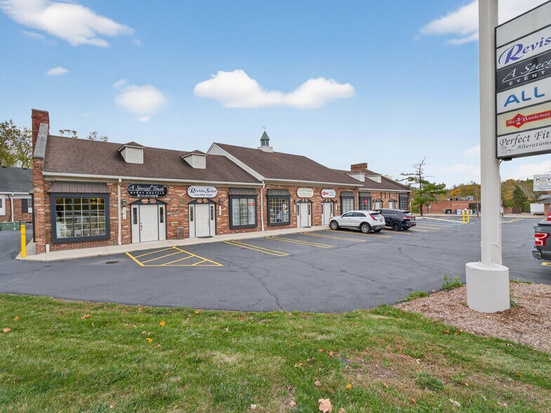 42815-42865 5 Mile Rd, Plymouth, MI à vendre - Photo de l’immeuble – Image 3 sur 46