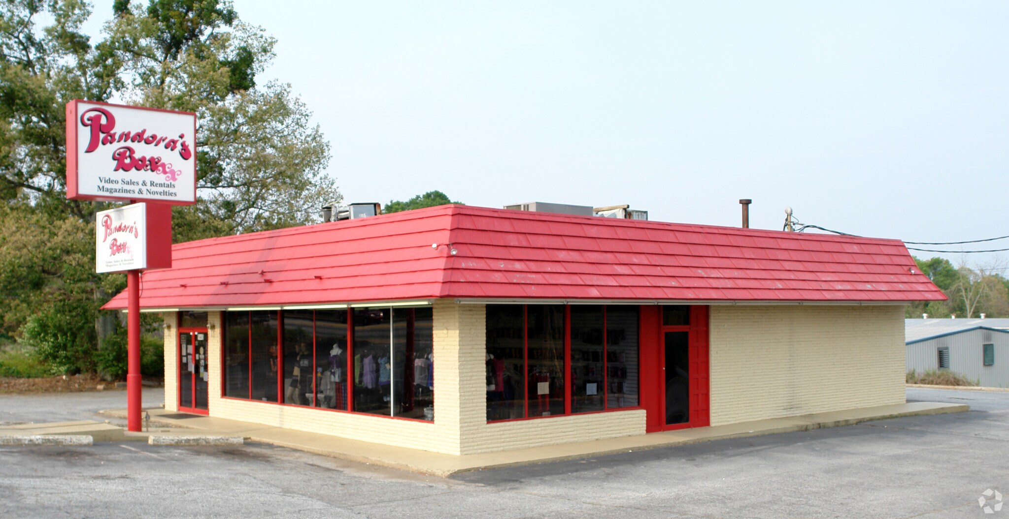 1445 Poinsett Hwy, Greenville, SC à louer Photo principale– Image 1 sur 4