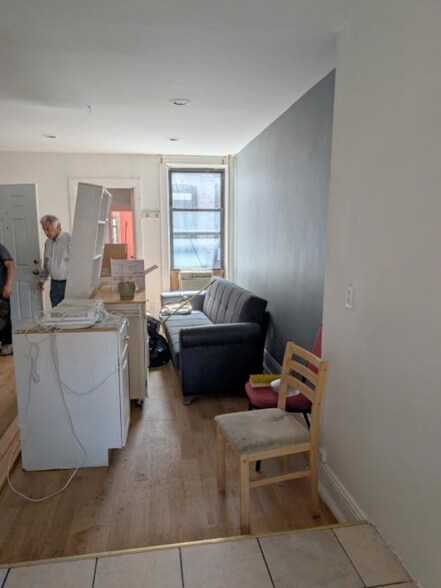 41-24 52nd Street, Woodside, NY à vendre - Photo intérieure – Image 3 sur 8