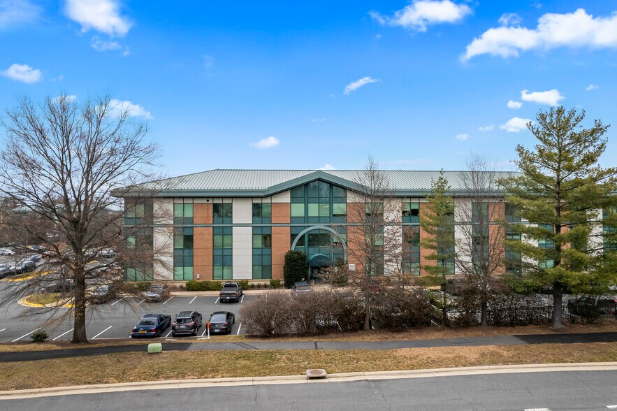 19455 Deerfield Ave, Lansdowne, VA à louer - Photo de l’immeuble – Image 3 sur 20