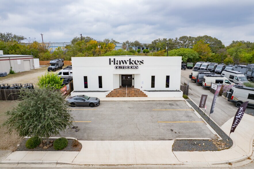 16135 College Oak Dr, San Antonio, TX à vendre - Photo de l’immeuble – Image 1 sur 21