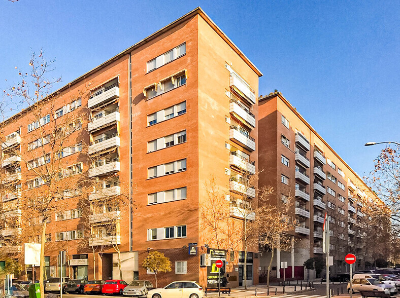 Local commercial dans Alcorcón, Madrid à louer - Photo de l’immeuble – Image 1 sur 2