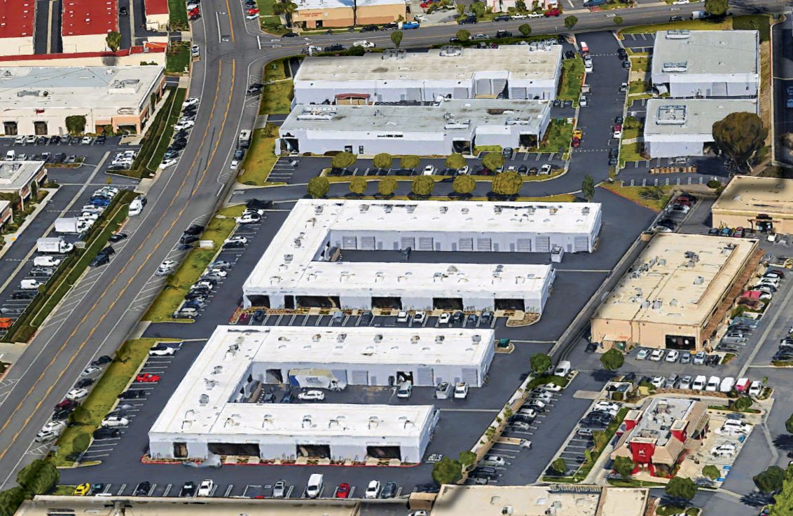 23851 Via Fabricante, Mission Viejo, CA à louer Photo de l’immeuble– Image 1 sur 1