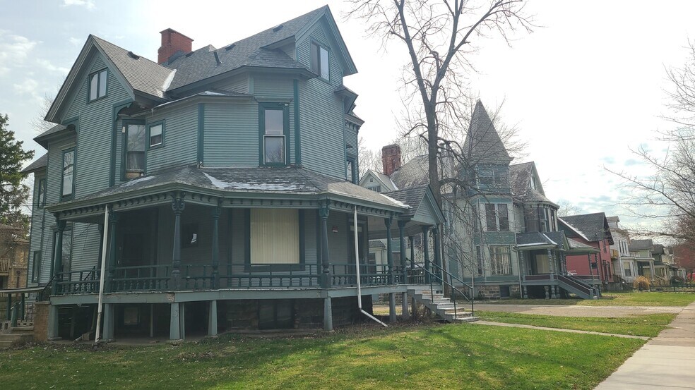 316 Stuart Ave, Kalamazoo, MI à vendre - Photo de l’immeuble – Image 3 sur 25