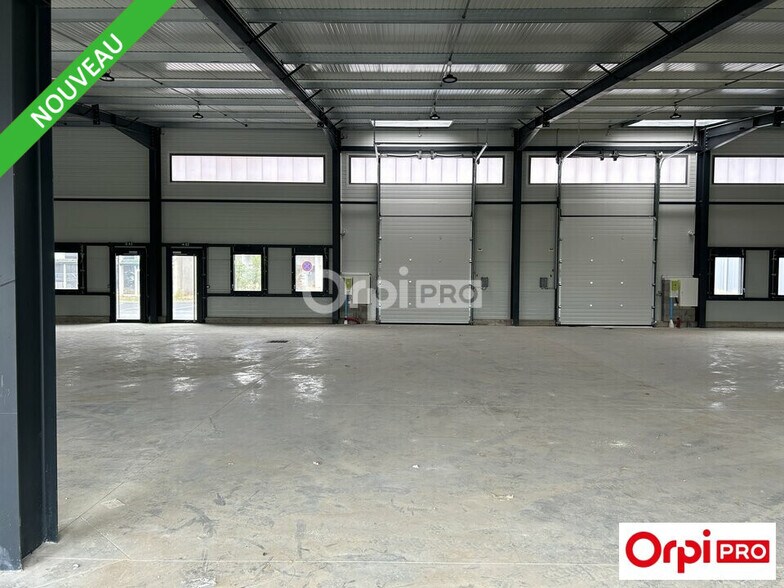 Local commercial dans PONT-DE-L'ISERE à louer - Photo de l’immeuble – Image 3 sur 5