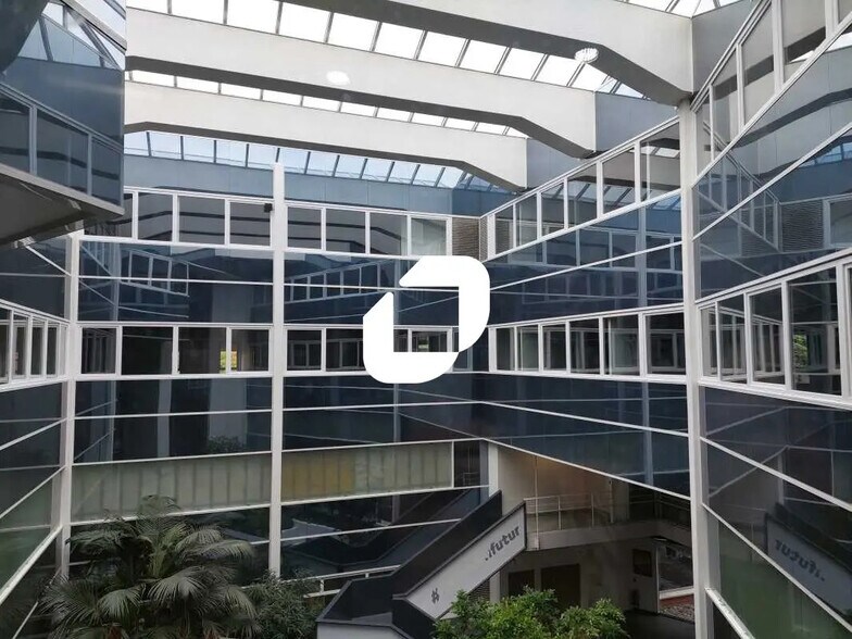 Bureau dans Guyancourt à louer - Photo de l’immeuble – Image 2 sur 13