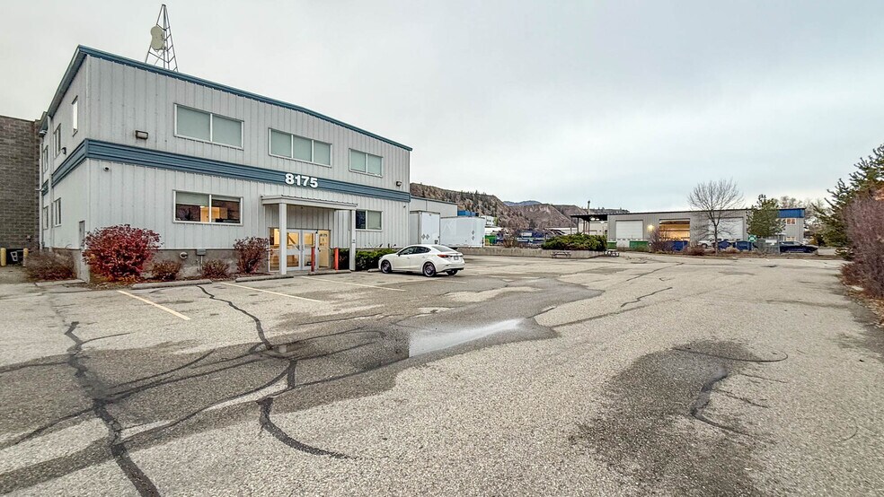 8175 Dallas Dr, Kamloops, BC à louer - Photo de l’immeuble – Image 3 sur 36