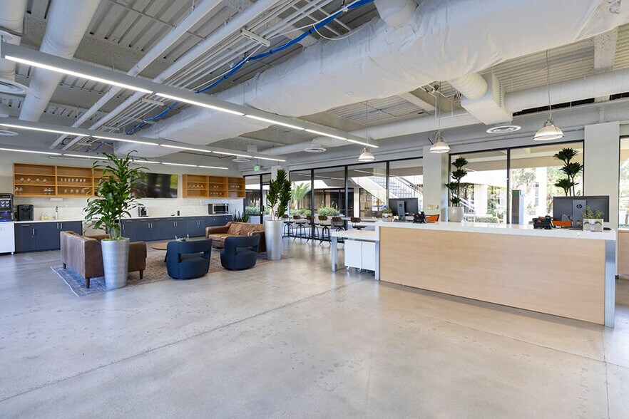 120 Newport Center Dr, Newport Beach, CA à louer - Photo intérieure – Image 1 sur 9