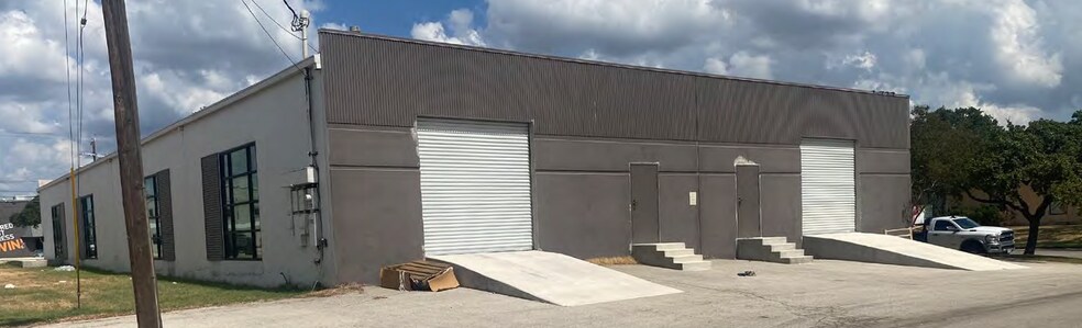 1215-1221 Triplett St, San Antonio, TX à louer - Photo de l’immeuble – Image 2 sur 6