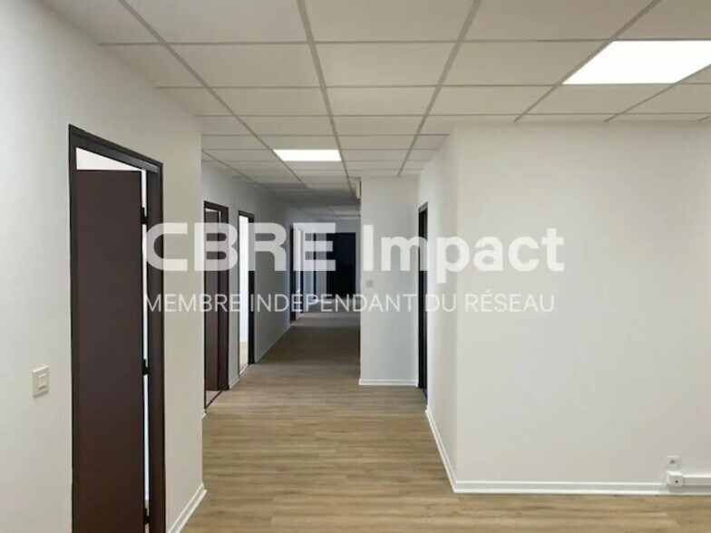 Bureau dans Reims à louer - Photo de l’immeuble – Image 3 sur 9