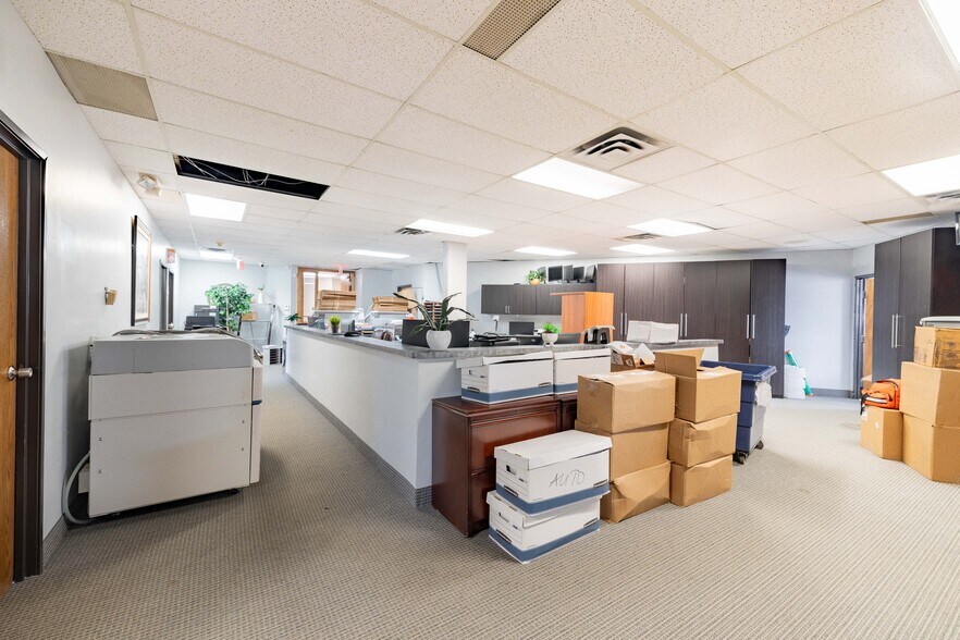 33469 W 14 Mile Rd, Farmington Hills, MI à louer - Photo de l’immeuble – Image 2 sur 8