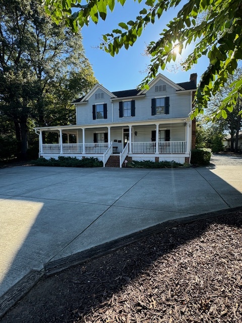 16 Oak Grove St, Mount Holly, NC à louer Photo de l’immeuble– Image 1 sur 5